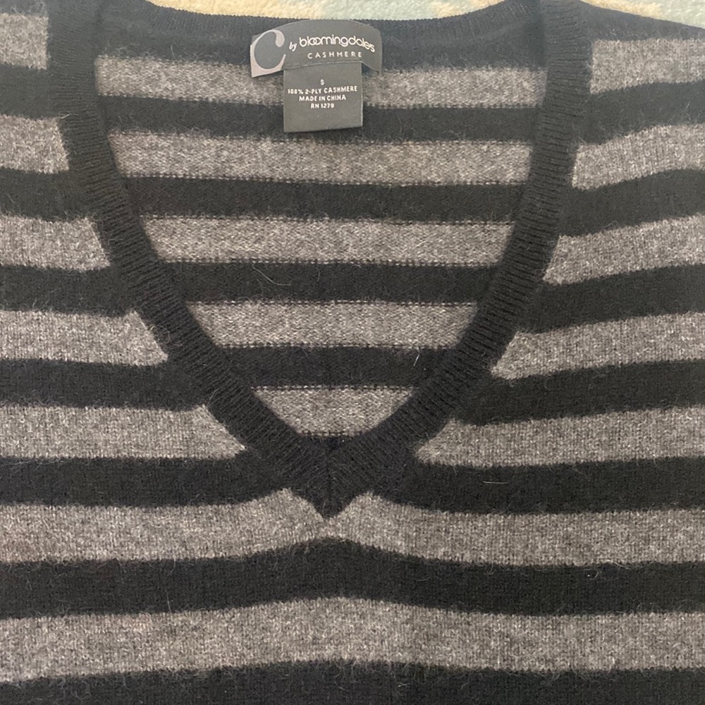 C by Bloomingdales Cashmere Sweater - Picture 4 of 4